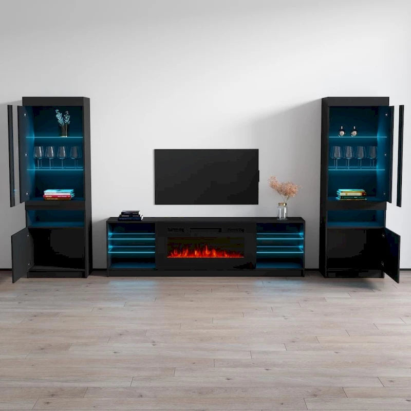 Moderner elektrischer Kamin als Wandeinheit mit Entertainment-Center