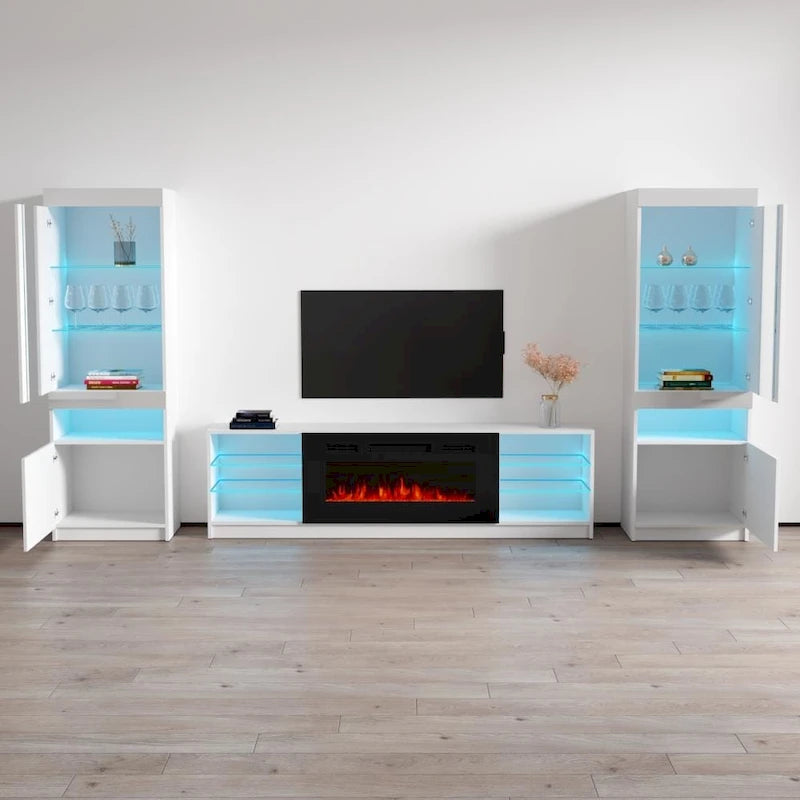 Moderner elektrischer Kamin als Wandeinheit mit Entertainment-Center