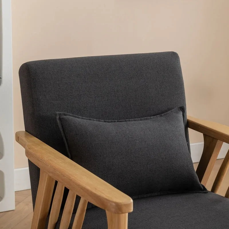 Akzent-Sessel im Mid-Century-Stil aus massivem Holz mit Bouclé-Polsterung und Kissen