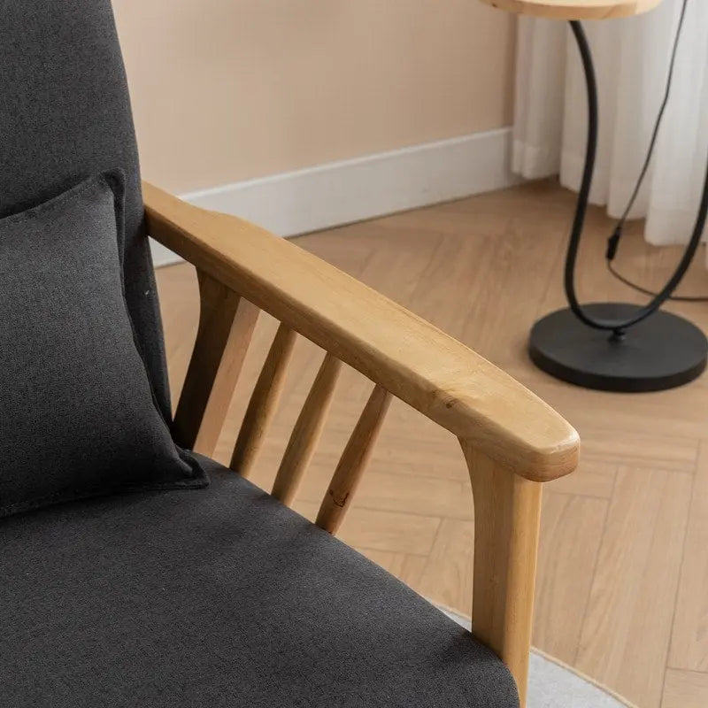 Akzent-Sessel im Mid-Century-Stil aus massivem Holz mit Bouclé-Polsterung und Kissen
