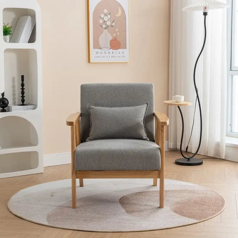 Akzent-Sessel im Mid-Century-Stil aus massivem Holz mit Bouclé-Polsterung und Kissen