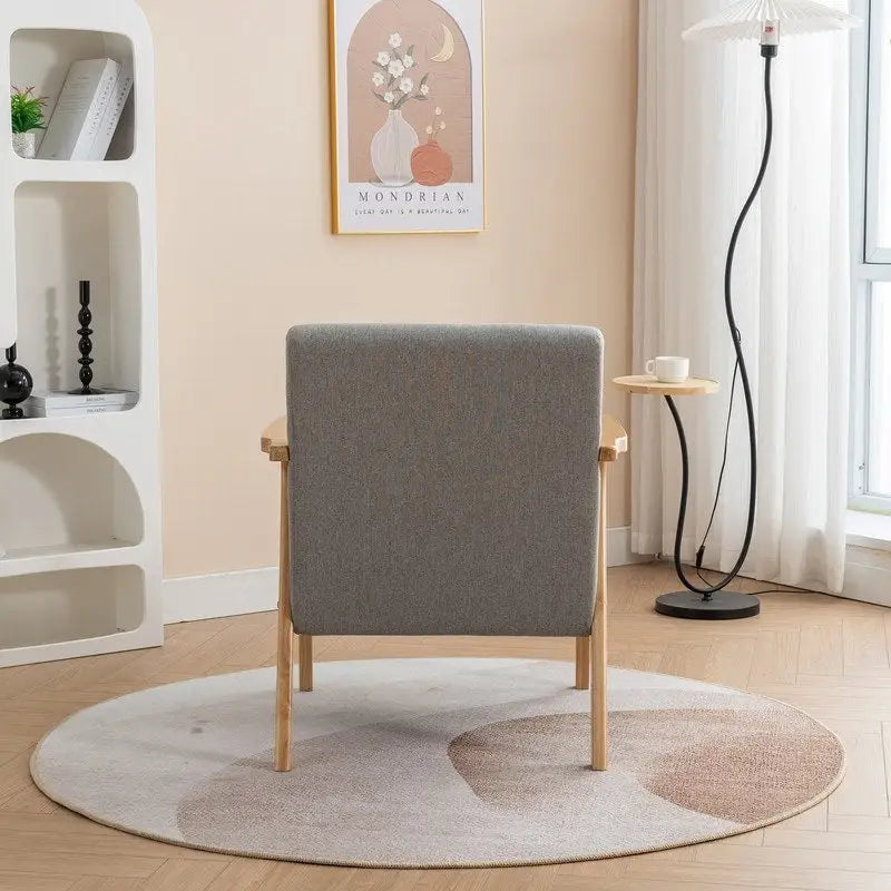 Akzent-Sessel im Mid-Century-Stil aus massivem Holz mit Bouclé-Polsterung und Kissen