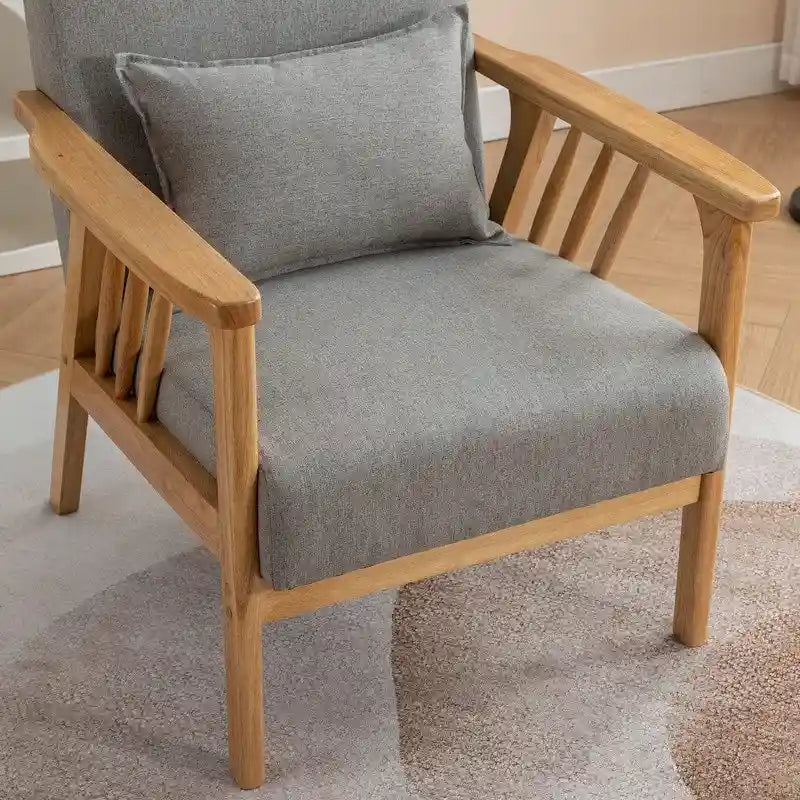 Akzent-Sessel im Mid-Century-Stil aus massivem Holz mit Bouclé-Polsterung und Kissen
