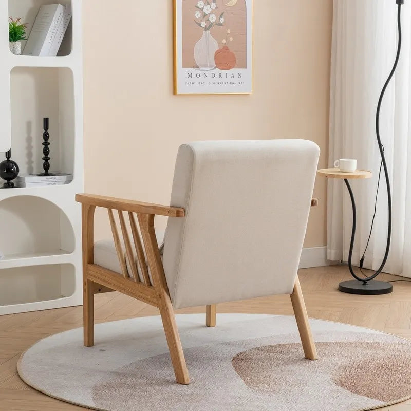 Akzent-Sessel im Mid-Century-Stil aus massivem Holz mit Bouclé-Polsterung und Kissen