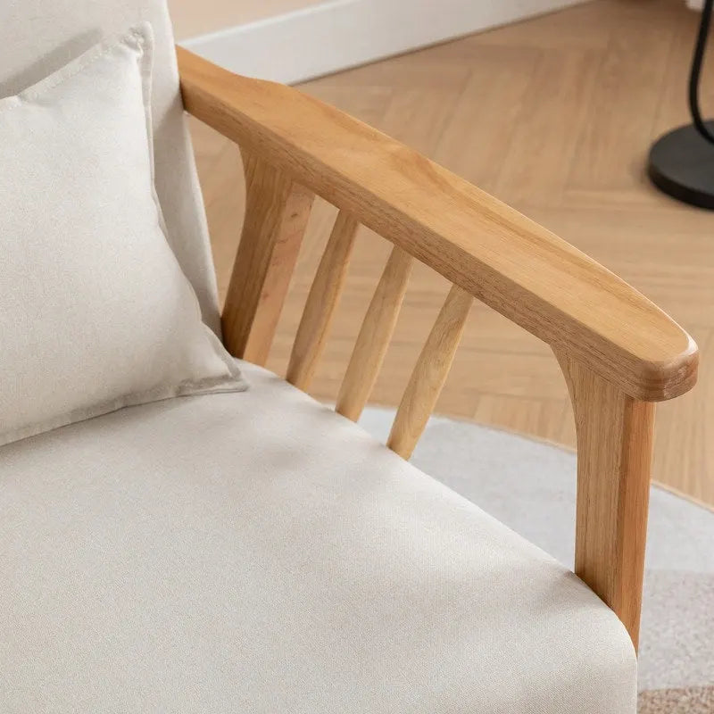 Akzent-Sessel im Mid-Century-Stil aus massivem Holz mit Bouclé-Polsterung und Kissen
