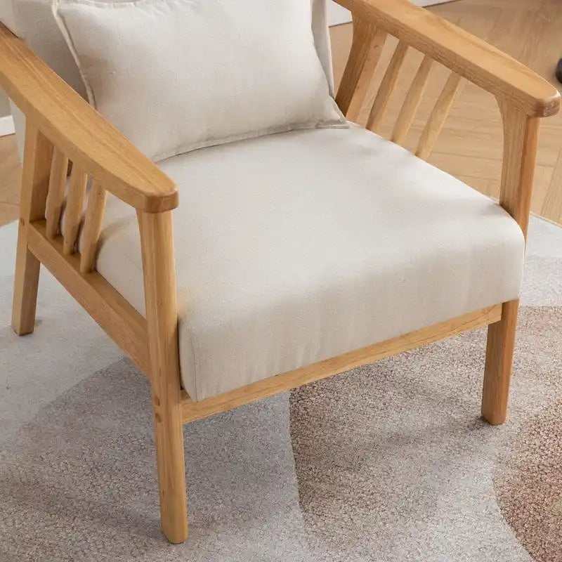 Akzent-Sessel im Mid-Century-Stil aus massivem Holz mit Bouclé-Polsterung und Kissen