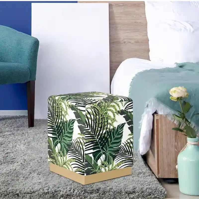 Quadratischer Samt-Hocker mit goldbeschichtetem Sockel