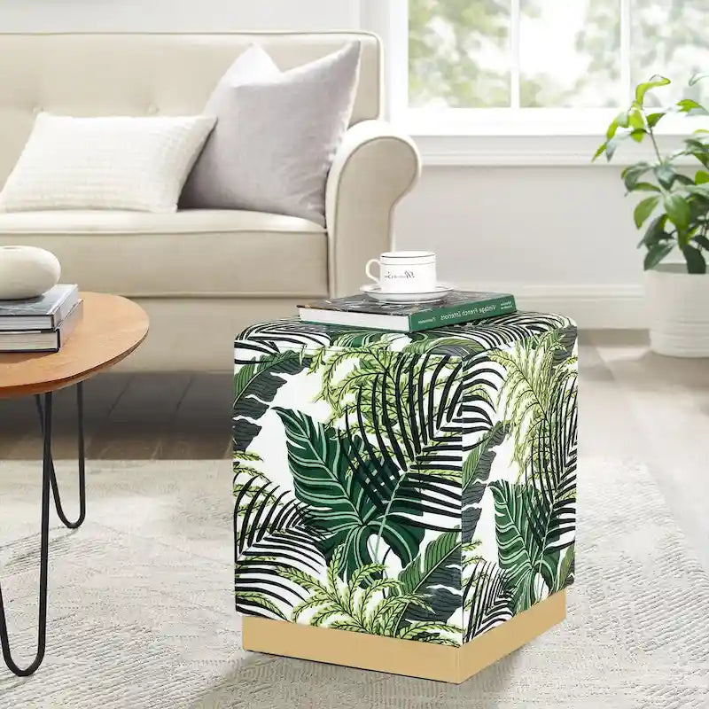 Quadratischer Samt-Hocker mit goldbeschichtetem Sockel