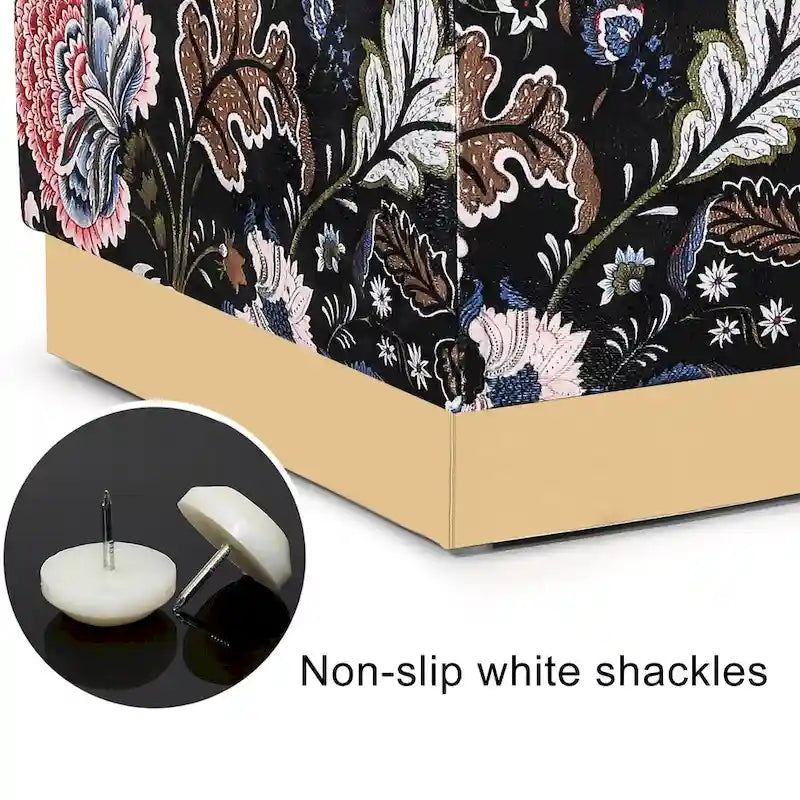 Quadratischer Samt-Hocker mit goldbeschichtetem Sockel