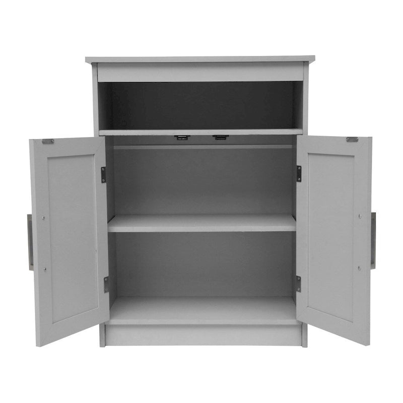 Moderner Badezimmerschrank mit magnetisch schließenden Türen und Einlegeböden