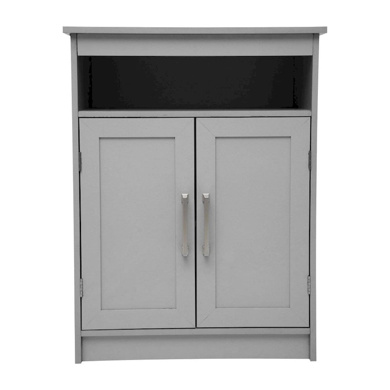 Moderner Badezimmerschrank mit magnetisch schließenden Türen und Einlegeböden